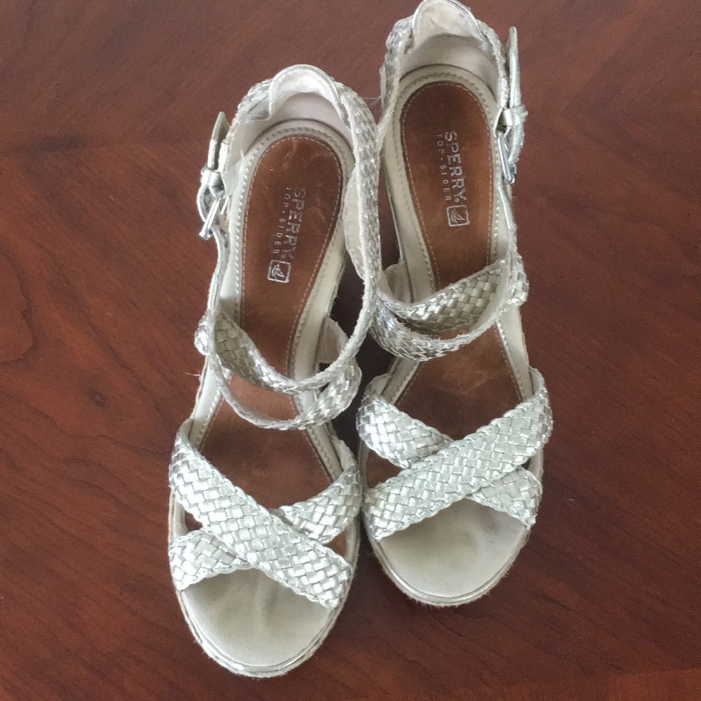 🌴 Woman’s 8.5 Sperry wedge heal shoes